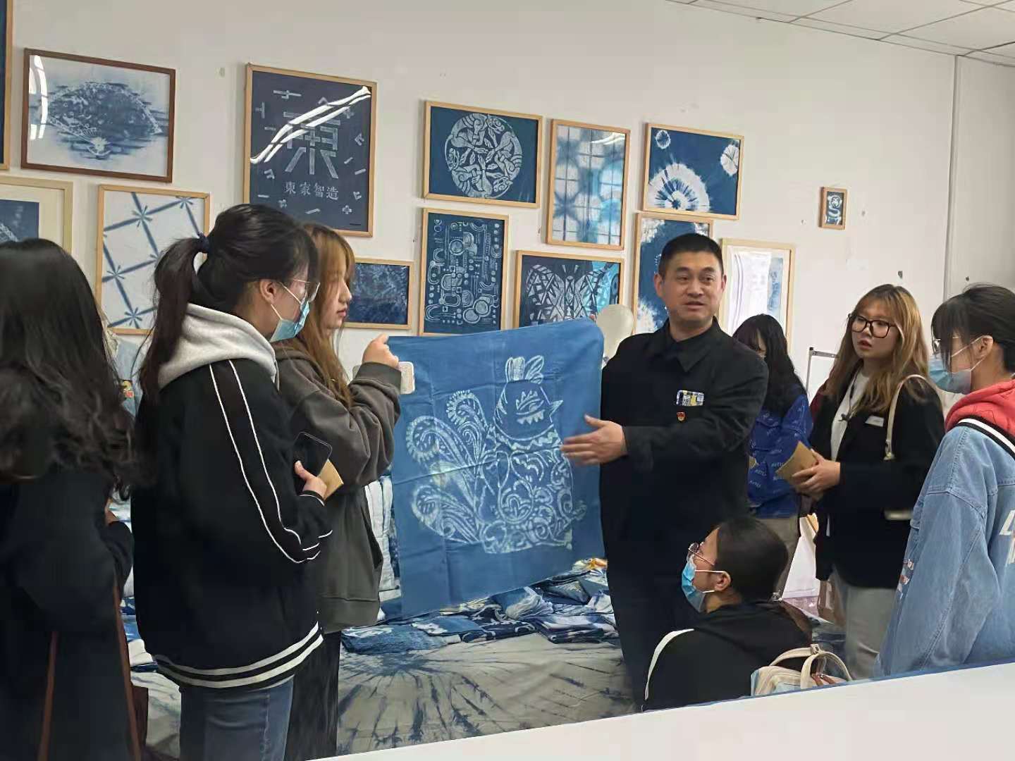攜手并進，共繪藝設新篇——江蘇大學藝術學院師生赴藝術設計學院考察交流活動紀實